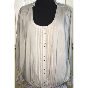 👡NWOT👡GUESS Blouse👡